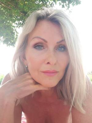 Bridgetbestage profile