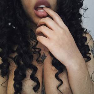 Curlygirllola profile