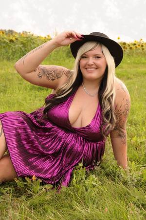 CurvyAngelina profile