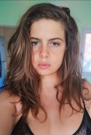 Daniellegarotadeipanema profile