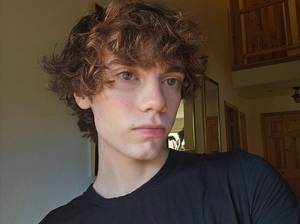 Charlie 💖 profile