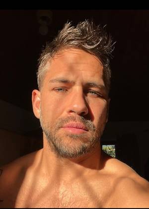 Hunkyguysouth profile