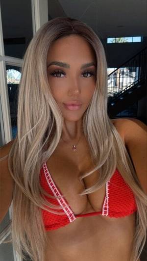 Kylierayofficial profile