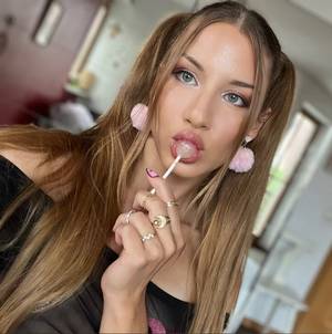 Lauragetshigh profile