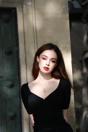 Mademoiselle Oz profile