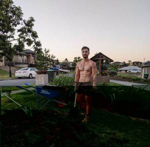 Malelifemodel profile