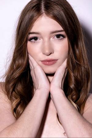 Myra Moans 🍯 profile