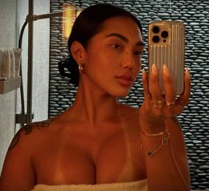 Officialarmanimarie profile