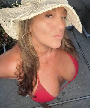 Onesexyhotwife profile