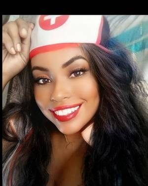 Renata Santos profile