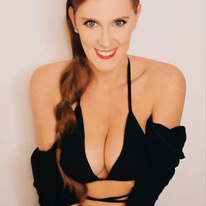 Vibingwclaudiafree profile